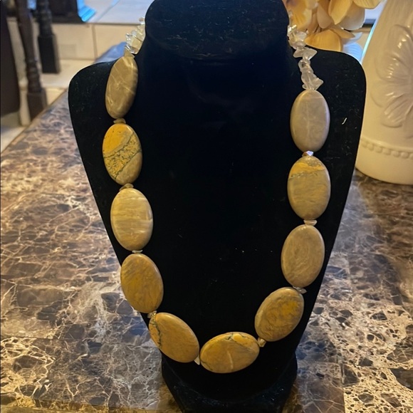 Elegant Yellow Stone Necklace - Picture 1 of 3